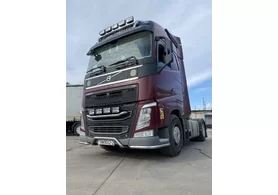  Защита бампера VOLVO FH из трех частей без интеграции маркерных фонарей.